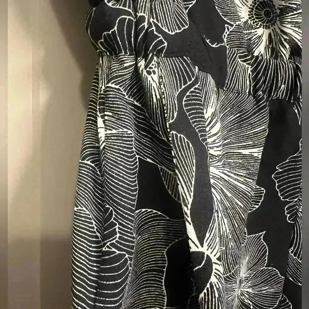 Loft Outlet Black & White Floral Romper - Size Small Petite - Picture 4 of 9